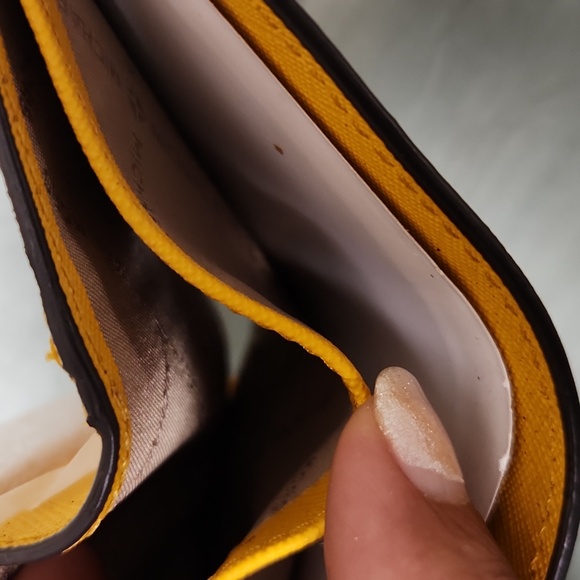 Michael Kors Crossgrain Leather Bifold Yellow Wallet NWT - Picture 7 of 8